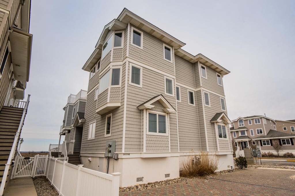 3418 Ocean Drive, Unit B