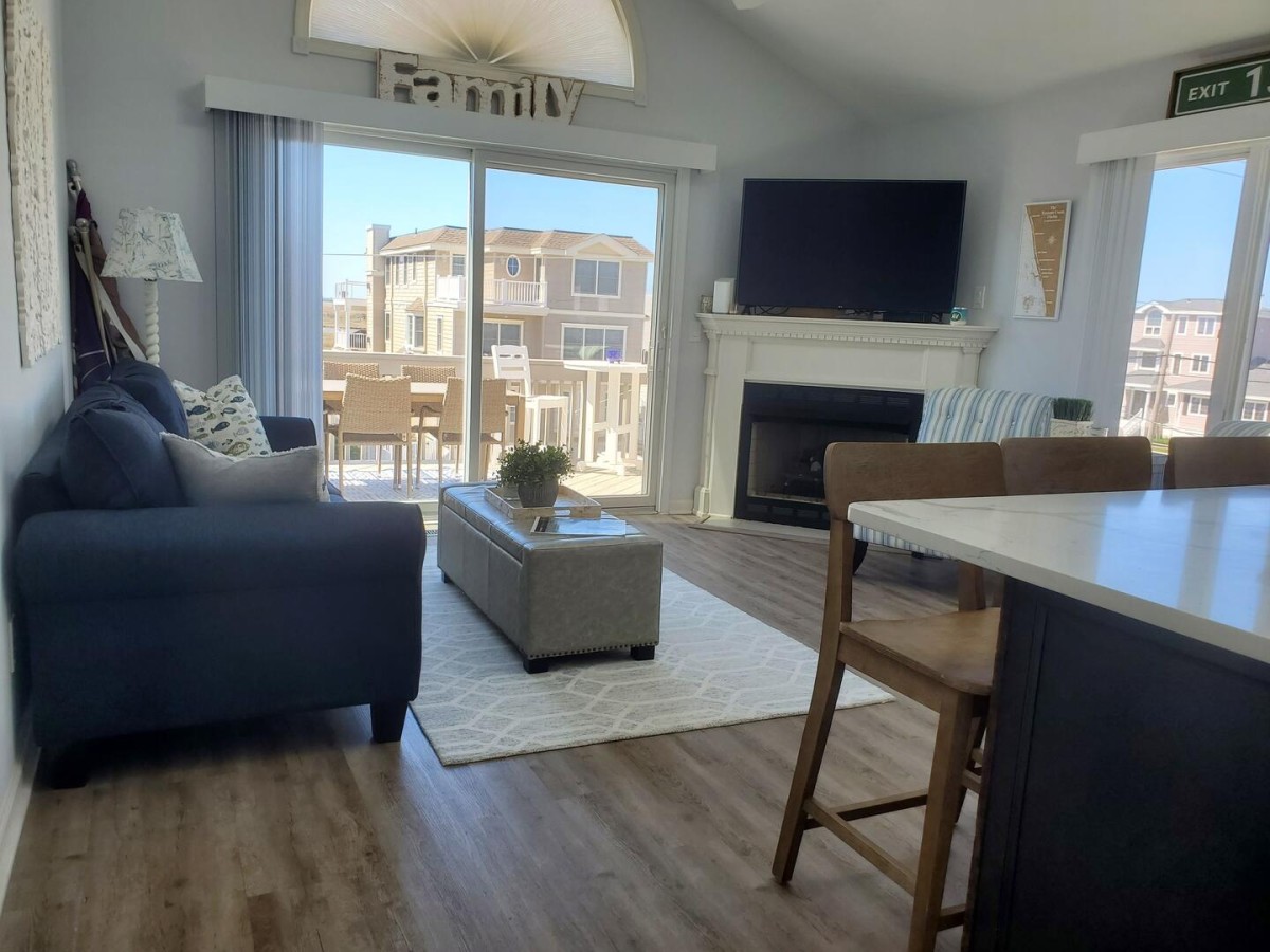 3465 Ocean Dr., North Unit